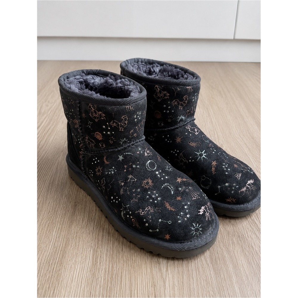 UGG Classic Short Boots Suede Zodiac Constellation Size 6 Grey Celestial